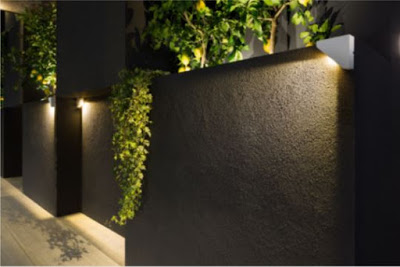   Triangular outdoor wall light. This luminaire has been designed to adapt to the corner structures of facades while fitting in with the building architecture, in pursuit of the perfect blend of visual harmony and functionality. 